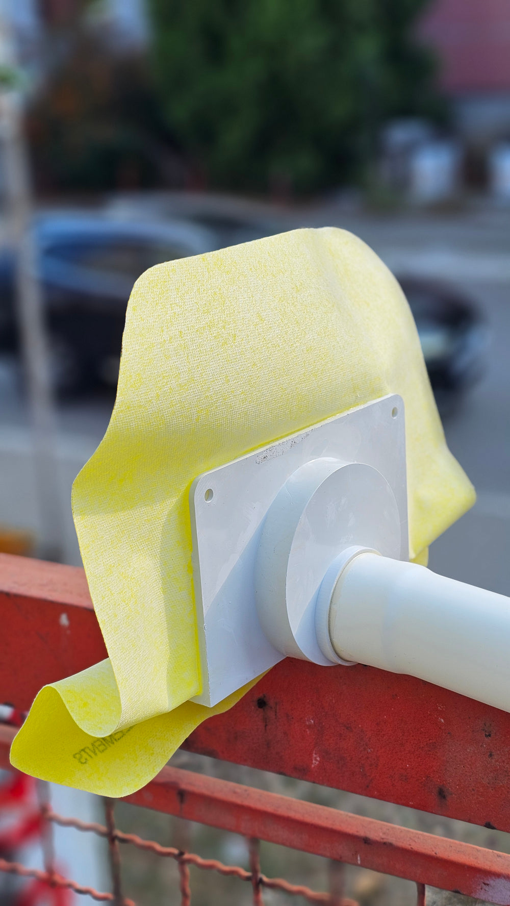 Ugaoni slivnik DN 75 sa integrisanim travirom za tečnu hidroizolaciju